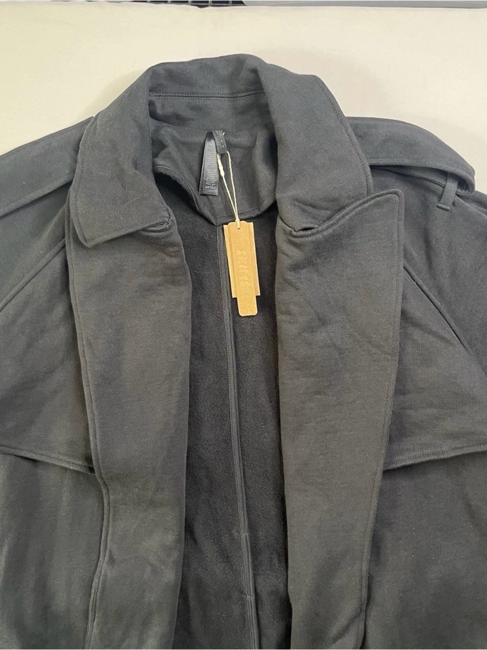 🔥SOLD🔥SKIMS Onyx Boyfriend Fleece Trench Coat Size Large NWT - Picture 4 of 16
